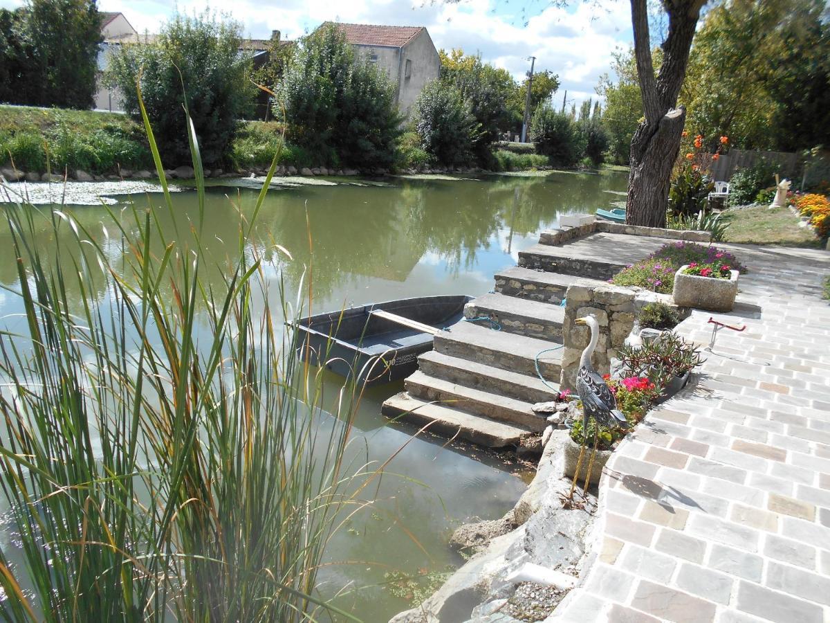 Marais Poitevin Bord Riviere Peche ,Barque, Velos, Wifi, Linge, Cheminee, Cuisine, Terrain De Boules La Taillee Eksteriør billede