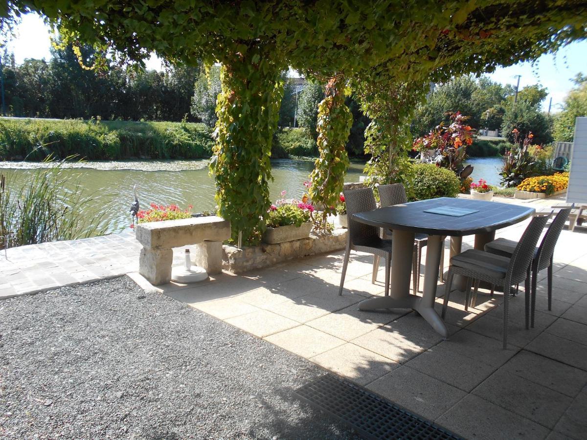 Marais Poitevin Bord Riviere Peche ,Barque, Velos, Wifi, Linge, Cheminee, Cuisine, Terrain De Boules La Taillee Eksteriør billede